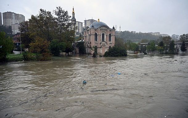 В Турции жертвами наводнений стали восемь человек