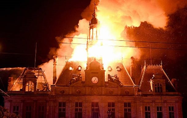 Во Франции задержали подозреваемого в поджоге исторической мэрии Лиможа