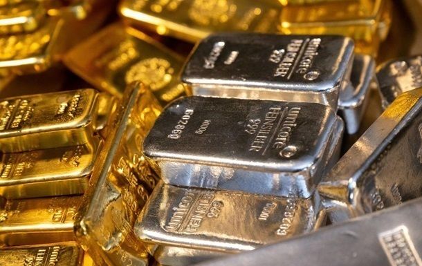 Россия распродает золотые резервы рекордными с 1998 года темпами