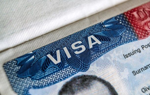 В США отменили более 300 тысяч виз иностранцам