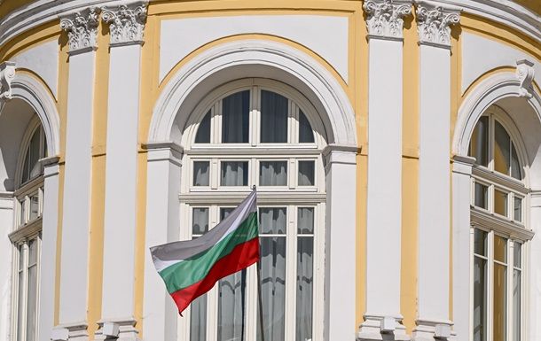 Болгария не будет оплачивать летальное оружие для Киева