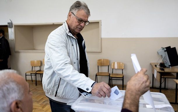 В Болгарии выбирают президента: явка ниже, чем в 2021 году