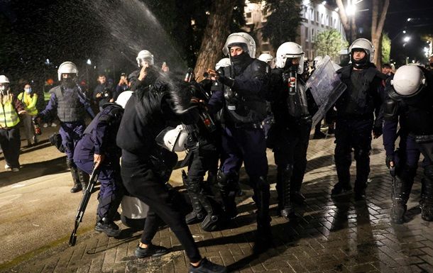 Штрафы свыше 6 тысяч долларов не остановили протесты в Албании