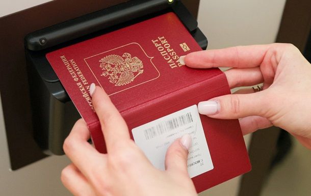 В России будут выдавать загранпаспорта по военному учету