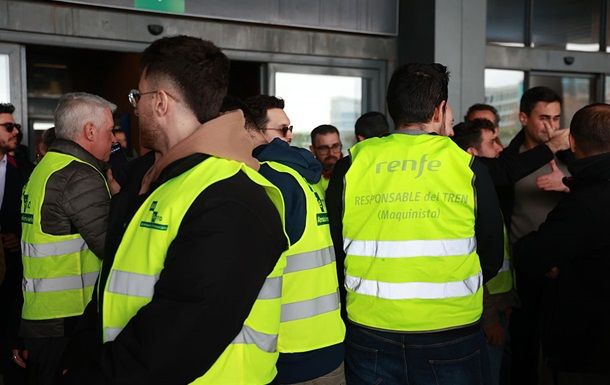 В Испании машинисты поездов объявили забастовку после катастрофы