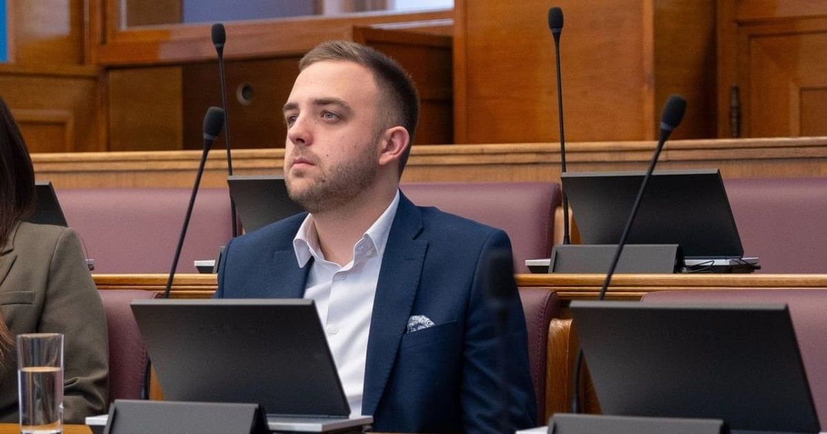 Paunović: Perić treba da podnese ostavku ako se "ježi botova