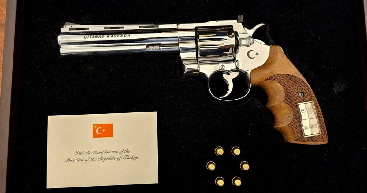 Erdogan liderima NATO-a nakon samita priredio zagonetku s revolverom