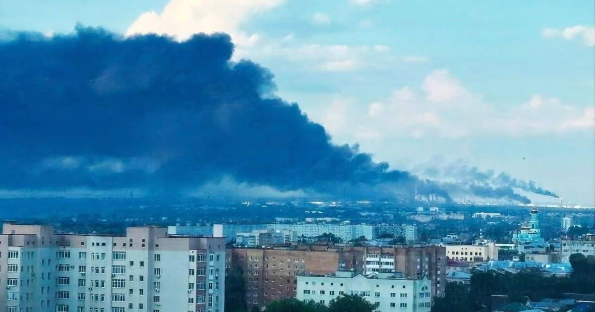 Novi udar na Rusiju, gori velika rafinerija, gusti crni dim vidi se kilometrima