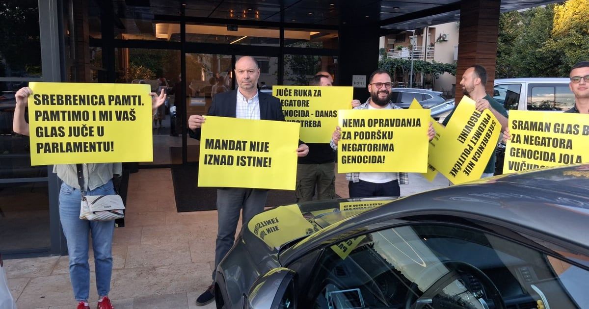 Počeo protest u organizaciji Evropskog saveza Juče ruka za negatore genocida danas zlou