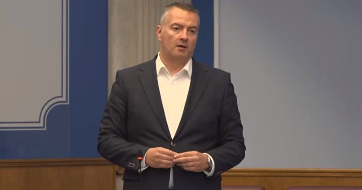 Vuksanović: Pominju neke brodove, a svi odlaze sa broda koji tone