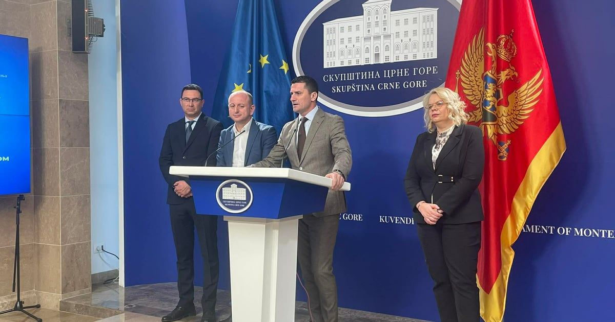 DNP: Aleksandar Vučić je vrhovni komandant desetaru Spajiću