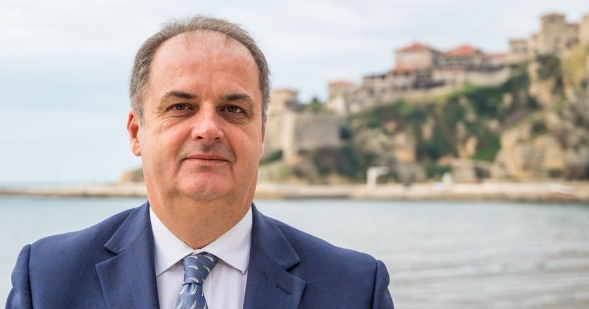 Nimanbegu: Naknadna pamet Đeljošaja, poruka je koketiranje s građanima