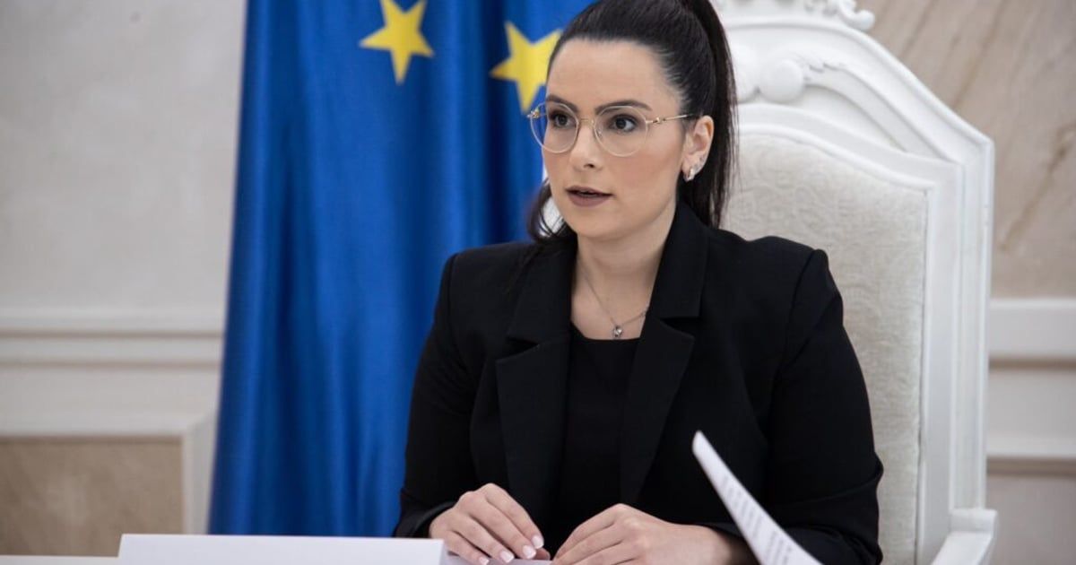 Popović: Artan Čobi, klimoglavac Andrije Mandića, da plati plus verziju ChatGPT-a