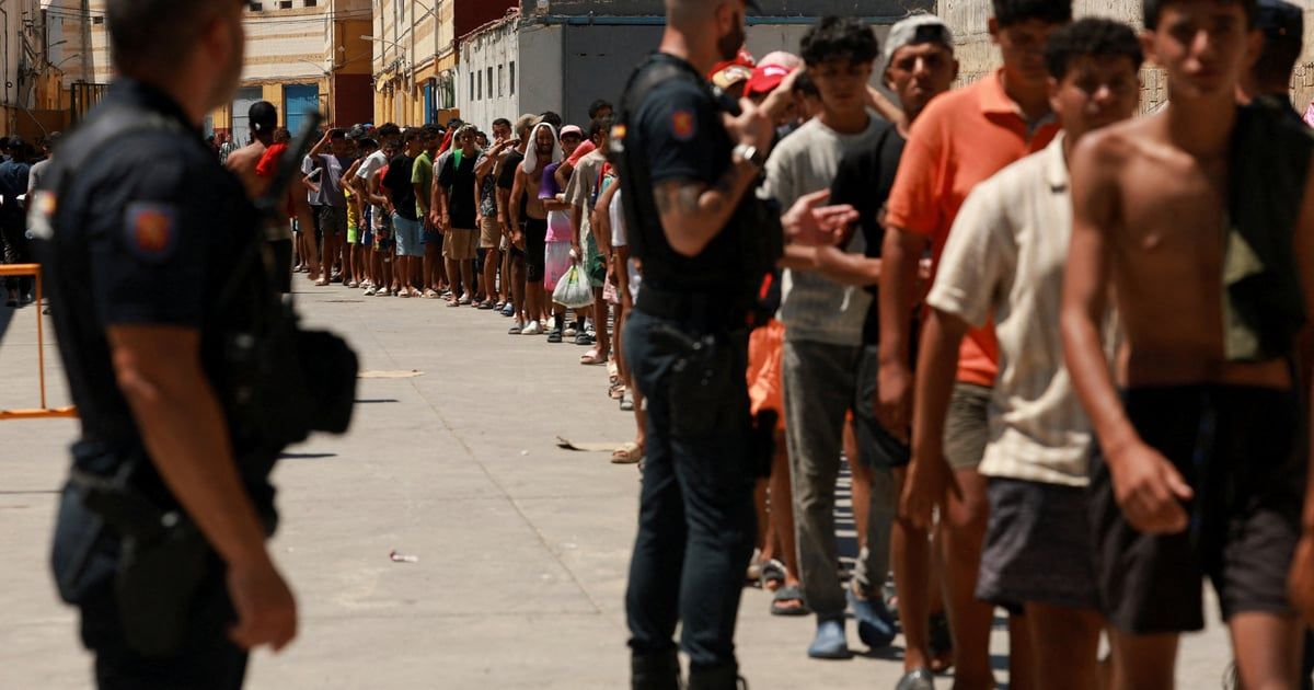 Španija očekuje premještanje maloljetnih migranata na kopno u narednim sedmicama