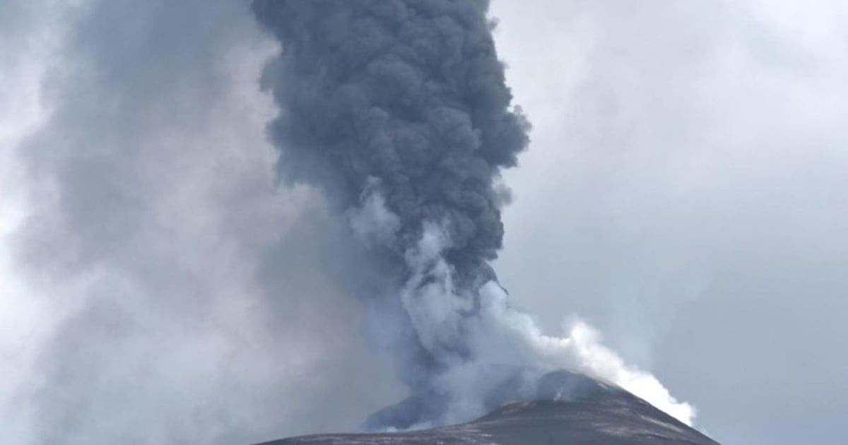 Etna izbacuje pepeo i lavu, aerodrom u Kataniji zatvoren