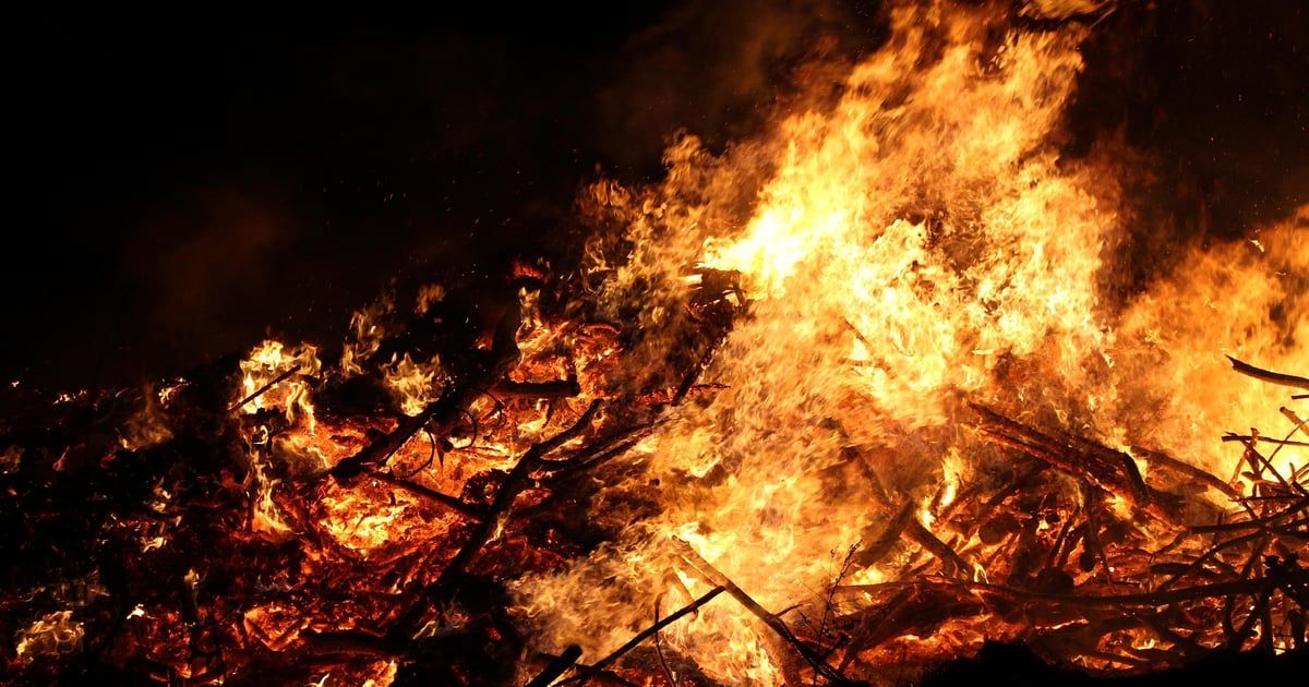 Veliki požar kod Trebinja: Vatra prijeti kućama, gašenje otežavaju detonacije mina