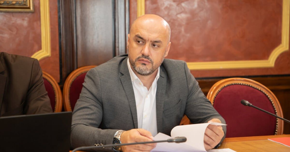 Hadžić: Tražite smjenu Mandića, a žmurite na odlazak budvanskih odbornika na sahranu Mladi