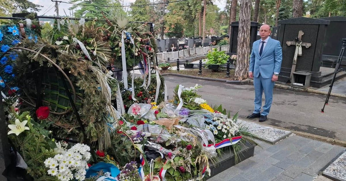 Knežević posjetio grob Ratka Mladića: "Svaka ptica svome jatu, i ja srpskom komandantu"