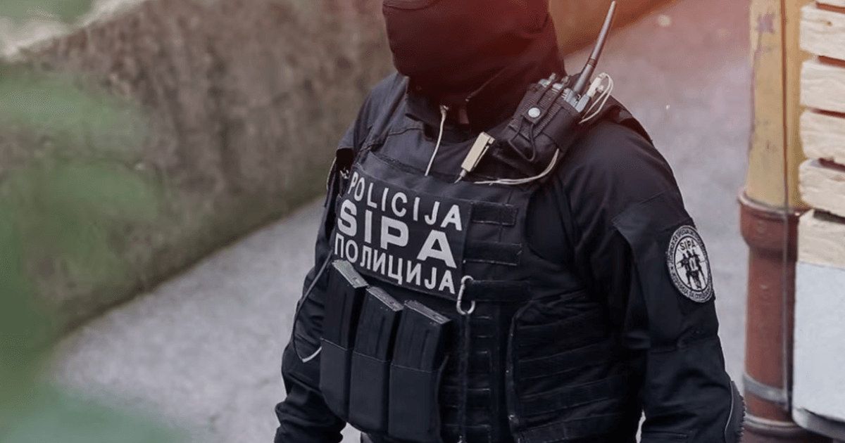 SIPA i EUROPOL u akciji zbog krijumčarenja oružja, osumnjičeni tokom pretresa sebi pucao u