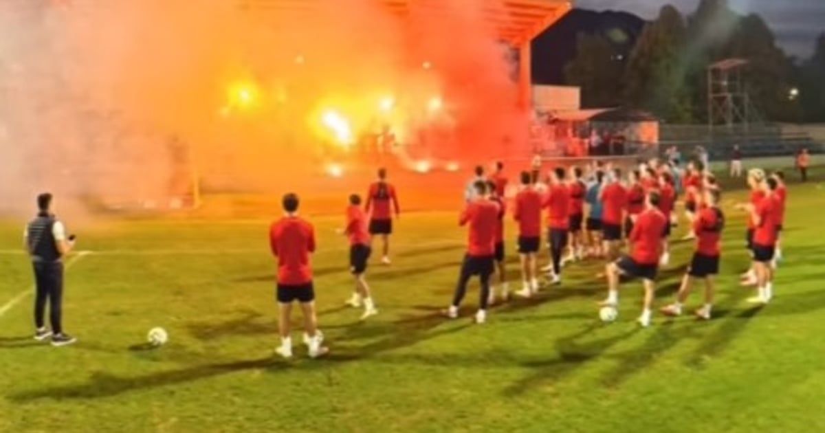 Baklje, pjesma i podrška Ultra Crne Gore našim fudbalerima pred start Lige nacija