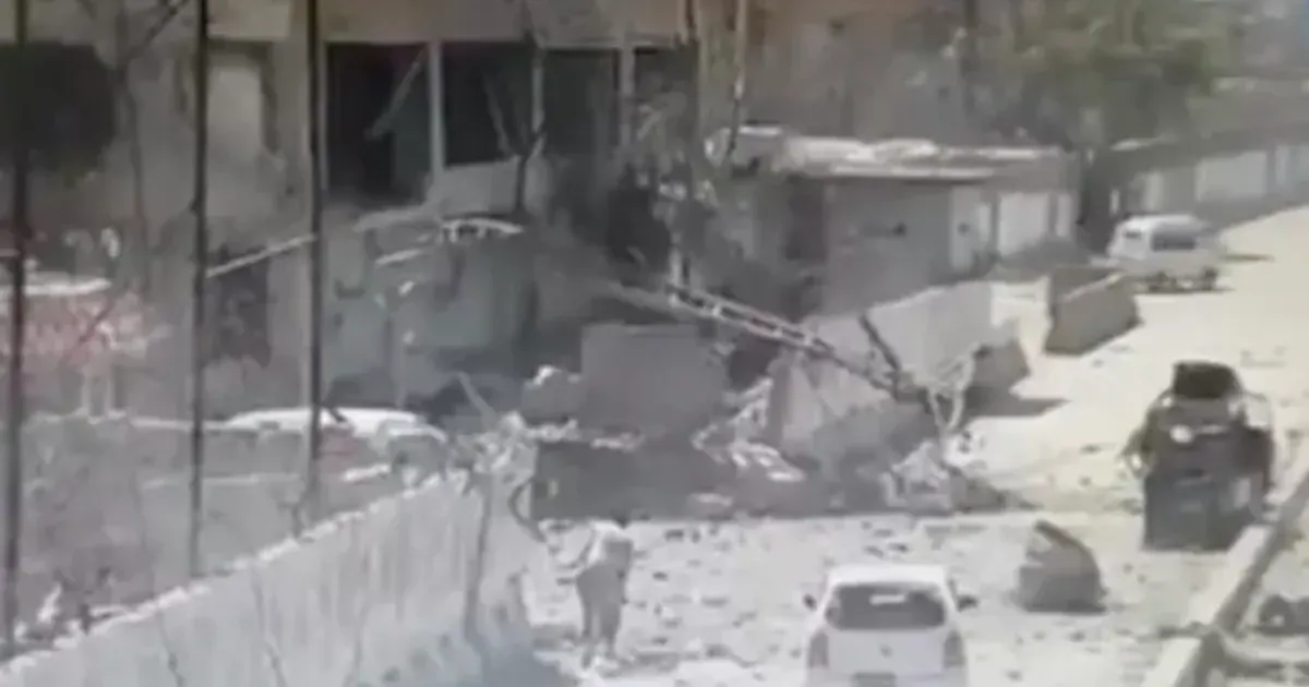 Pakistan: Bombaš samoubica aktivirao vozilo natovareno eksplozivom, najmanje 11 poginulih