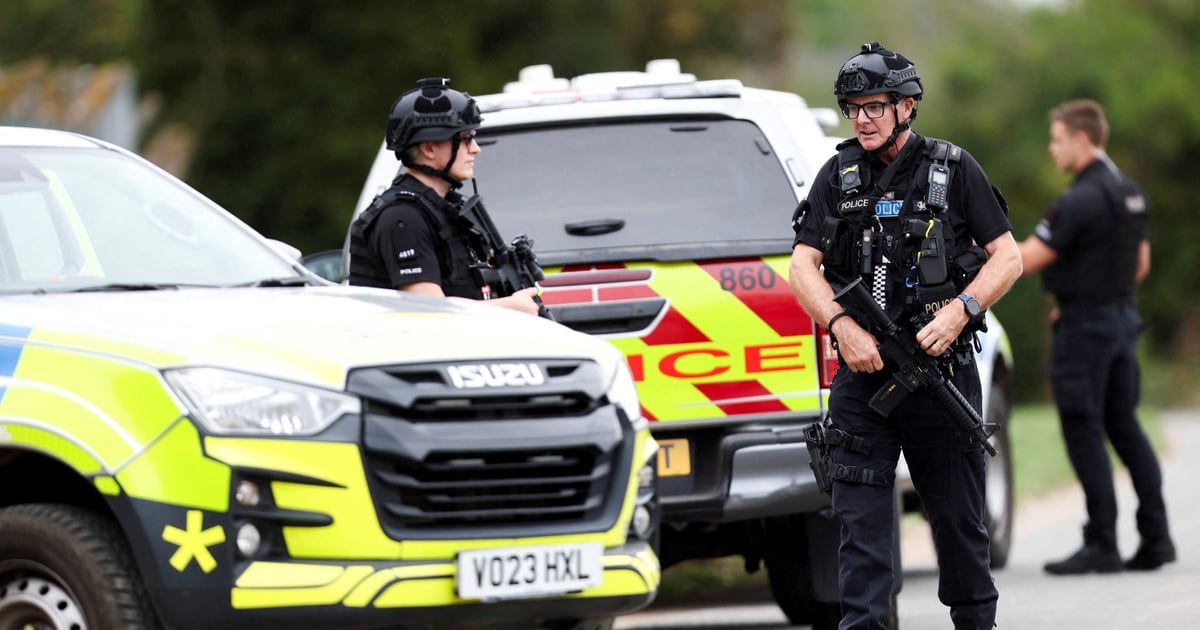 Britanska policija ispituje petoricu muškaraca privedenih kod vazdušne baze koju SAD koris