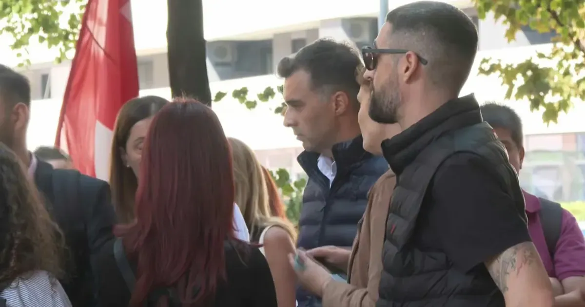Skup ispred tužilaštva zbog napada na Tatjanu Mićić, traže pritvor za Šapića