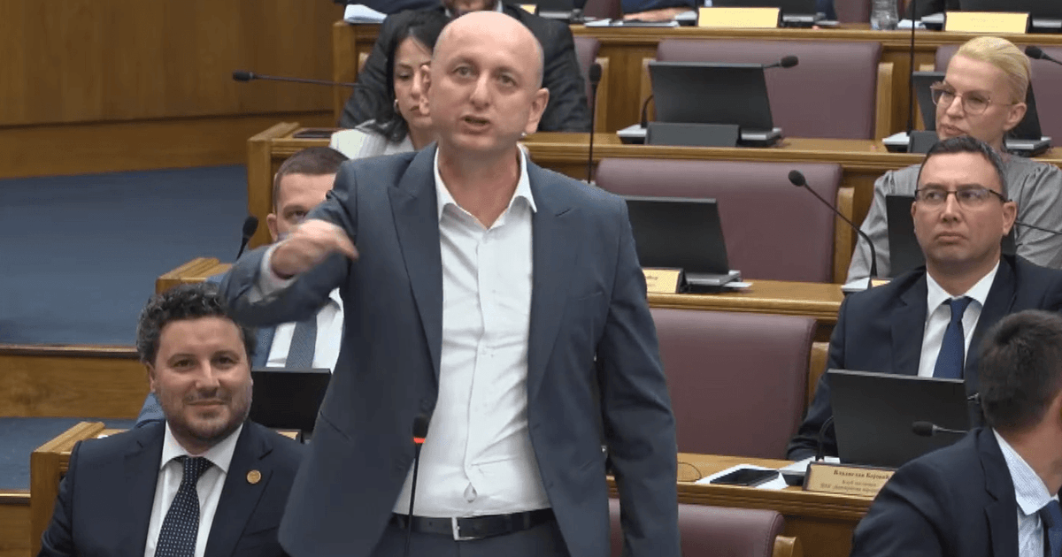 Tužilaštvo mora da reaguje na Kneževićevo veličanje Mladića