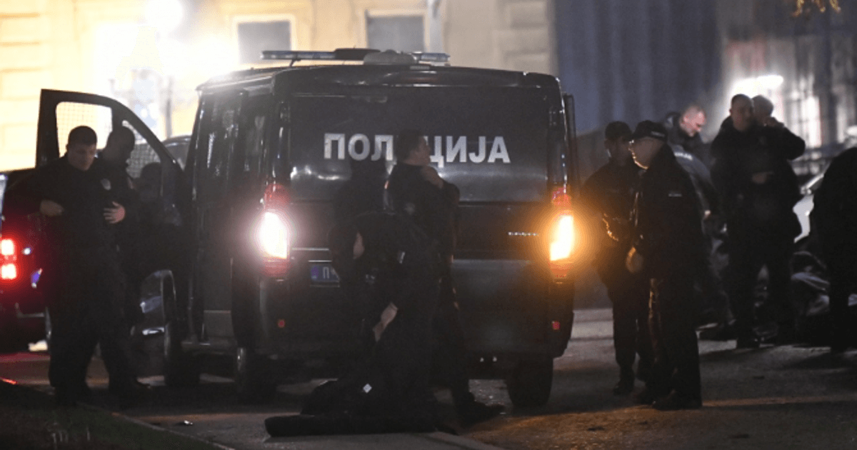 Napadnut policijski konvoj u Beogradu. Letjelo kamenje