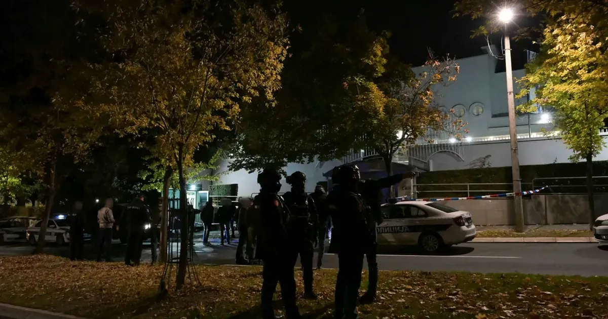 Tužilaštvo o napadu ispred Ambasade u Beogradu: Nožem gađao
