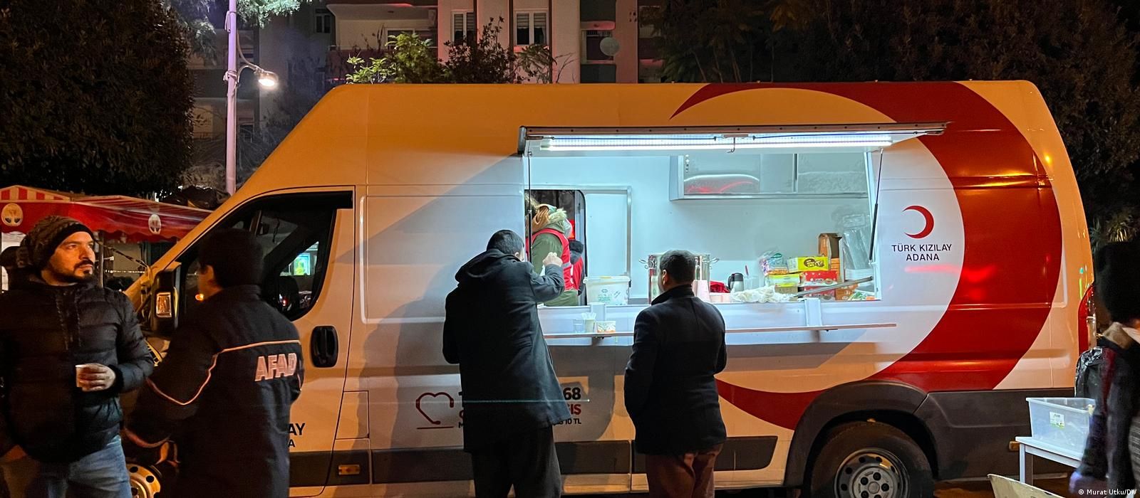 Adana: "Bakıyorsun şöyle, hayatı sorguluyorsun"